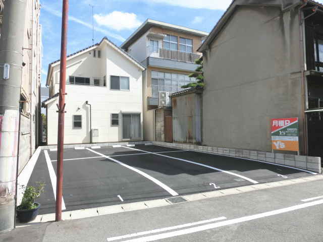 本町　第3 駐車場（ 縦列2台×3列 ）